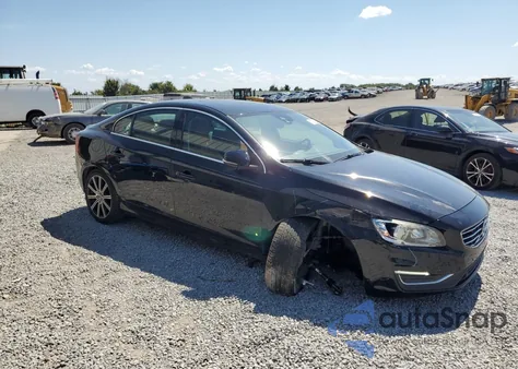 2017 Volvo S60 Premier z USA, uszkodzony, nr VIN LYV402TK7HB195474